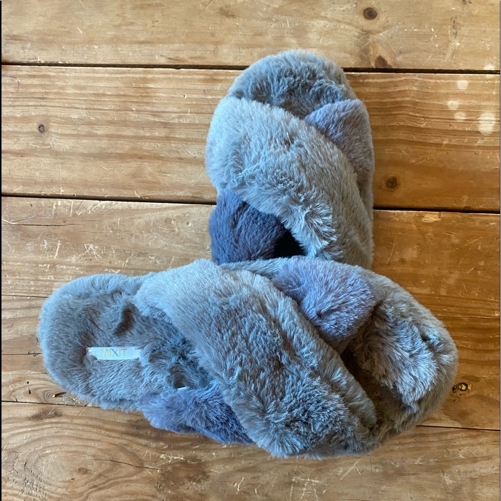 Size 9-10 Large US Women’s  Soft Spa Slippers
